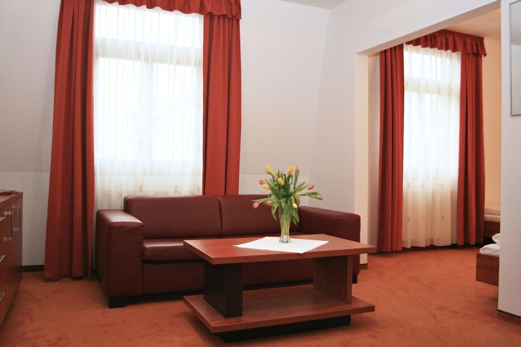 Garni Hotel Praha Trencsénteplic Kültér fotó