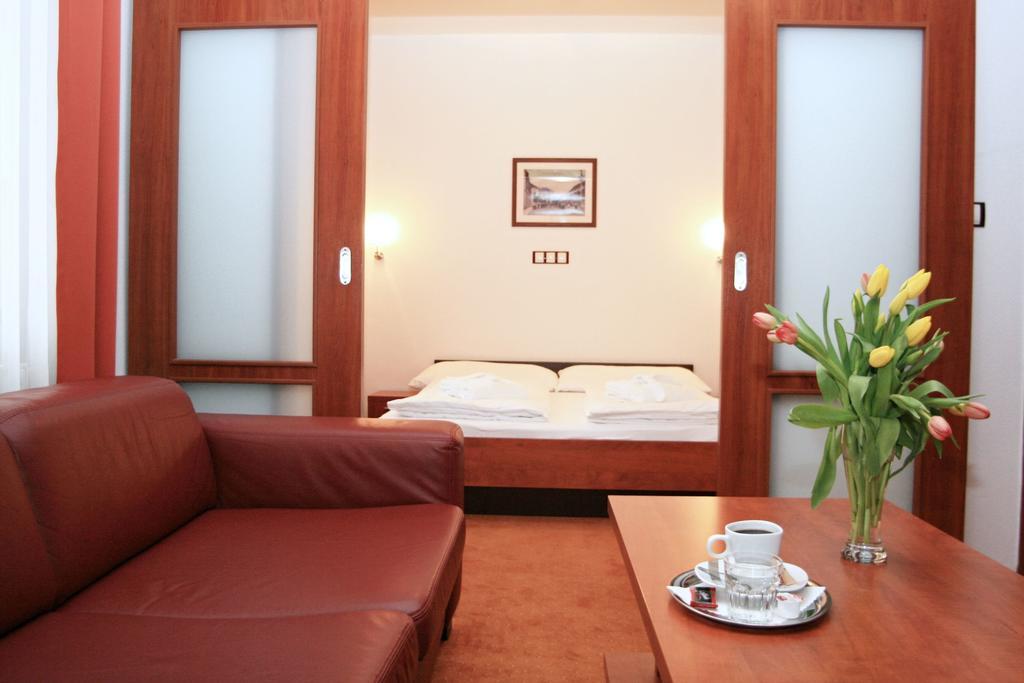 Garni Hotel Praha Trencsénteplic Kültér fotó