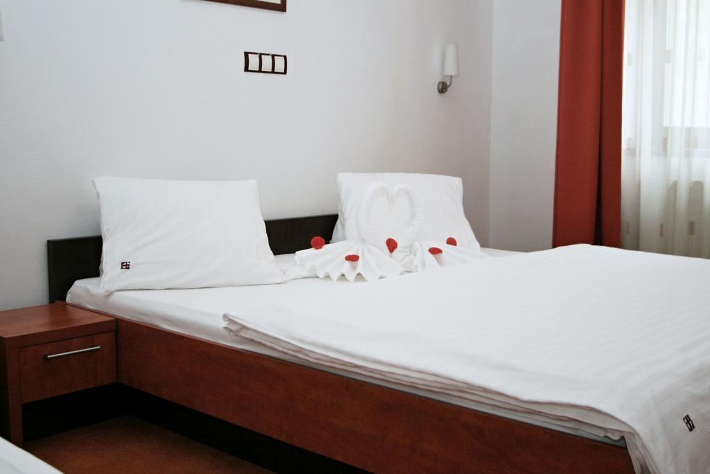 Garni Hotel Praha Trencsénteplic Kültér fotó