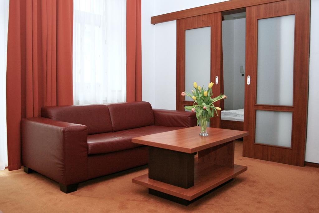 Garni Hotel Praha Trencsénteplic Kültér fotó