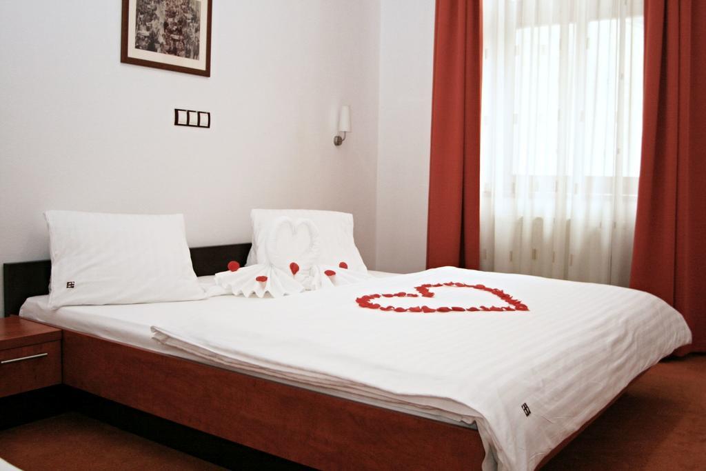 Garni Hotel Praha Trencsénteplic Kültér fotó