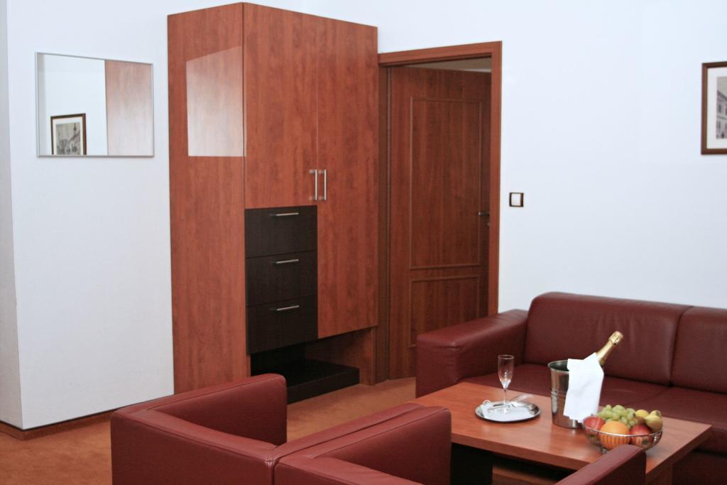 Garni Hotel Praha Trencsénteplic Kültér fotó
