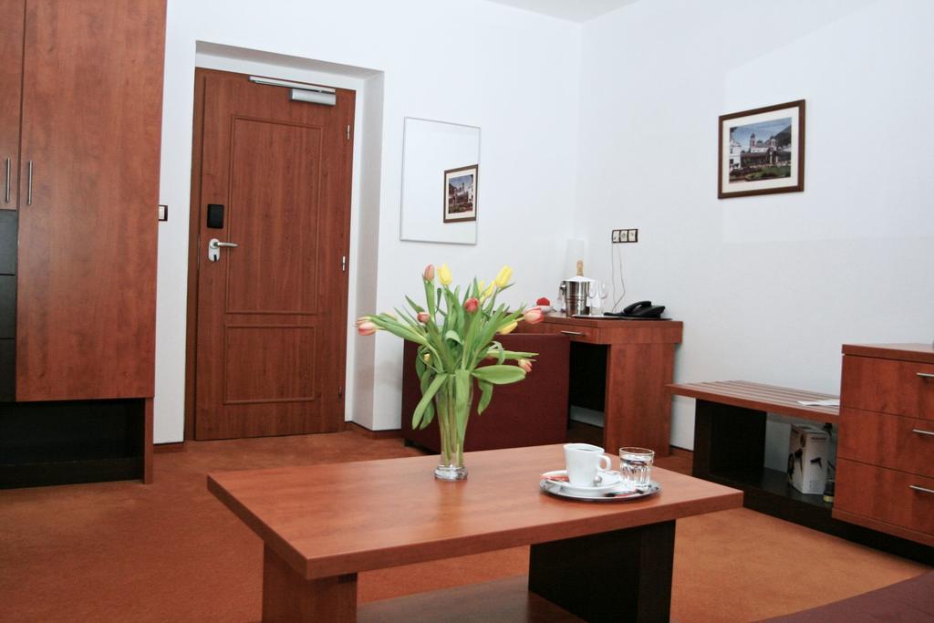 Garni Hotel Praha Trencsénteplic Kültér fotó