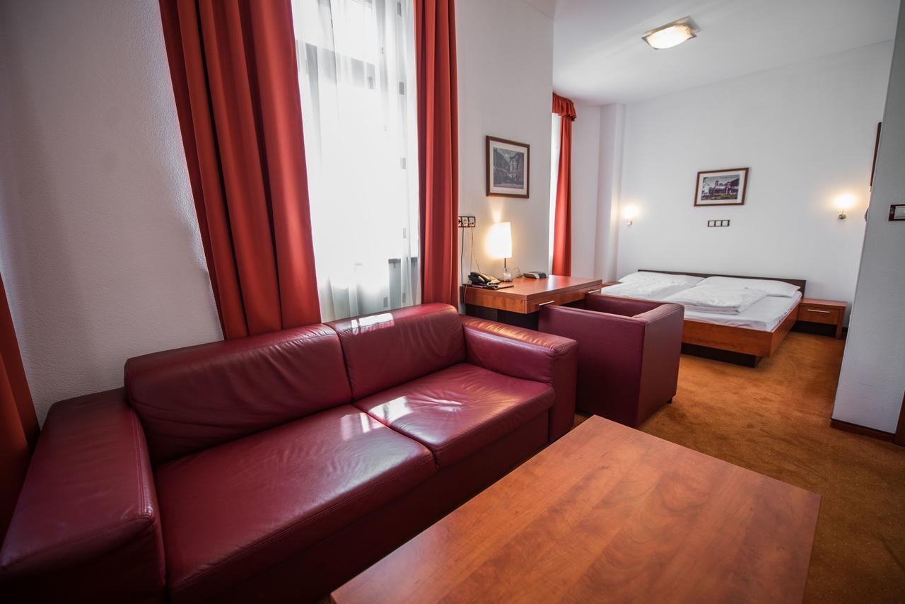 Garni Hotel Praha Trencsénteplic Kültér fotó