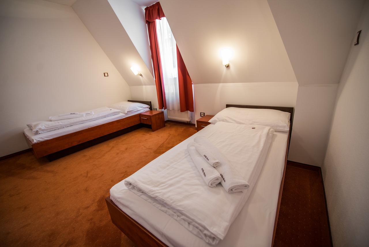 Garni Hotel Praha Trencsénteplic Kültér fotó