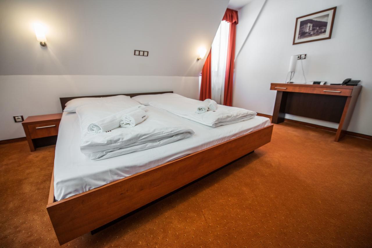Garni Hotel Praha Trencsénteplic Kültér fotó