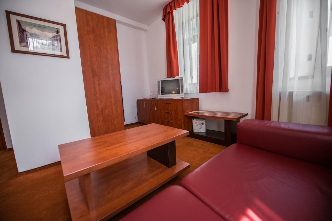 Garni Hotel Praha Trencsénteplic Kültér fotó