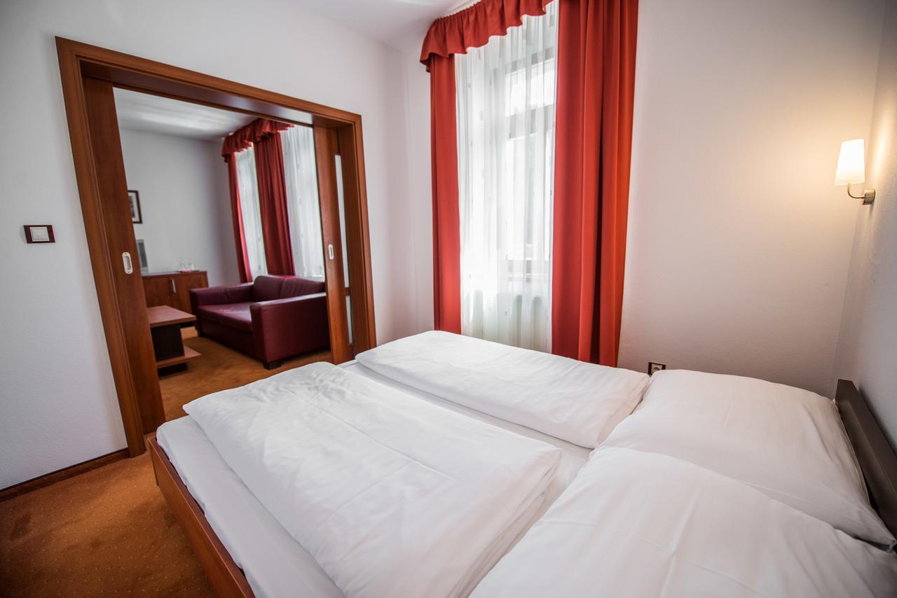 Garni Hotel Praha Trencsénteplic Kültér fotó