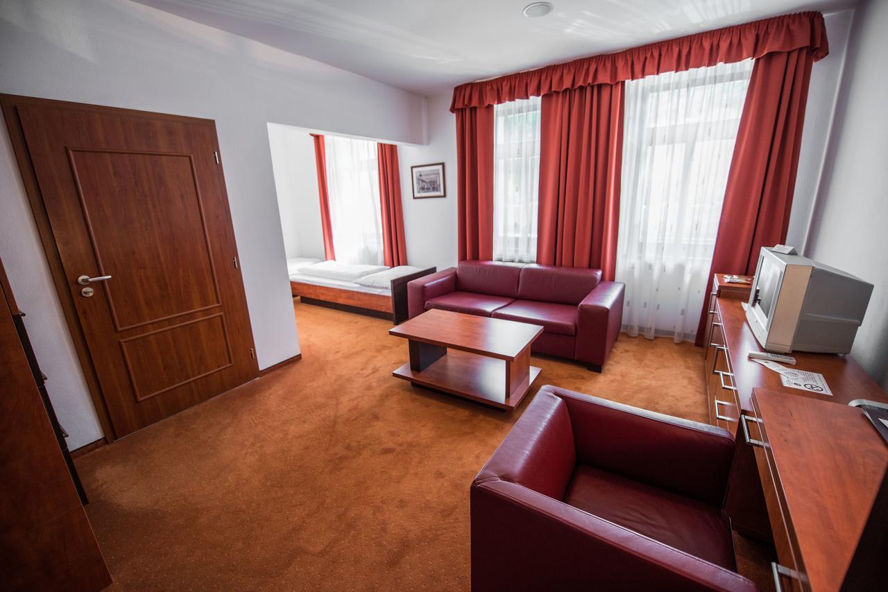 Garni Hotel Praha Trencsénteplic Kültér fotó