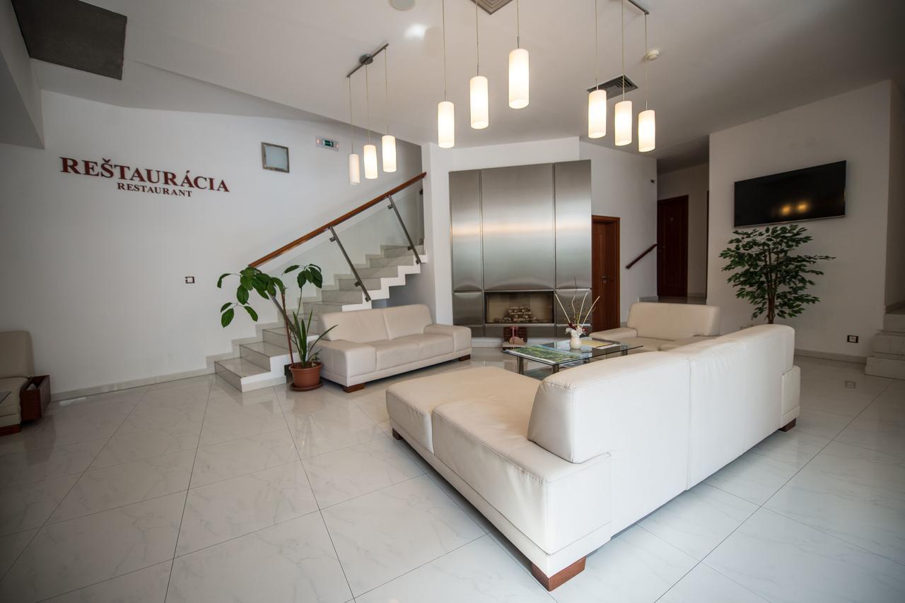 Garni Hotel Praha Trencsénteplic Kültér fotó