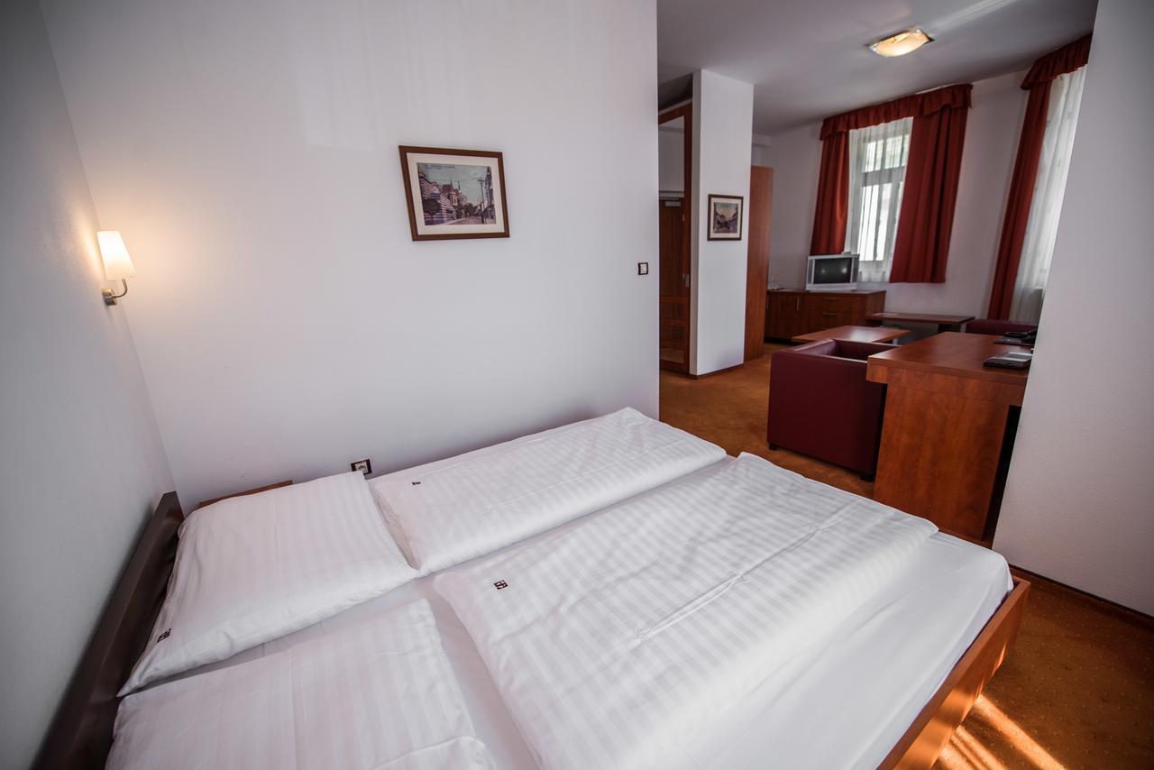 Garni Hotel Praha Trencsénteplic Kültér fotó