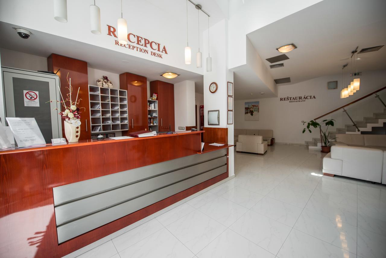 Garni Hotel Praha Trencsénteplic Kültér fotó