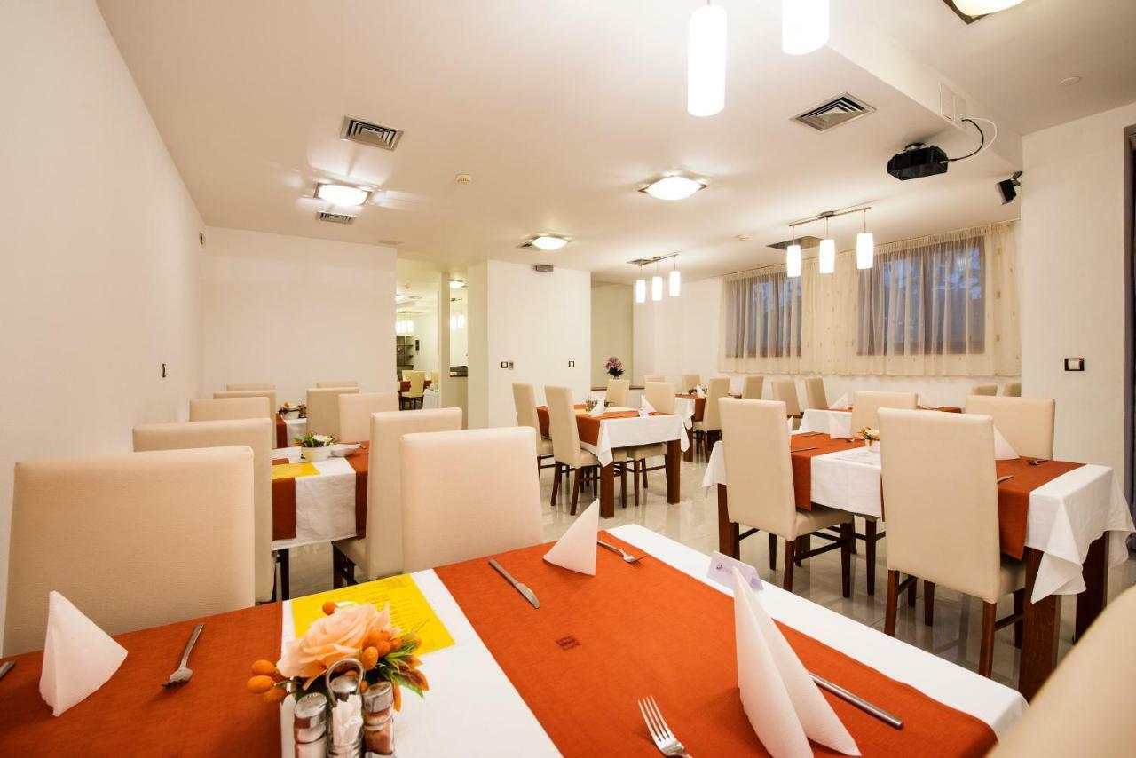 Garni Hotel Praha Trencsénteplic Kültér fotó
