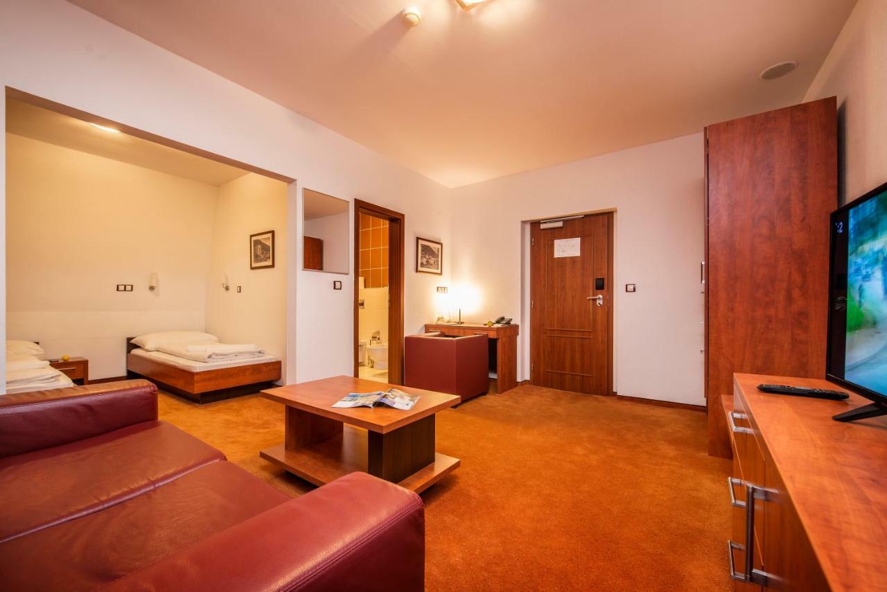 Garni Hotel Praha Trencsénteplic Kültér fotó
