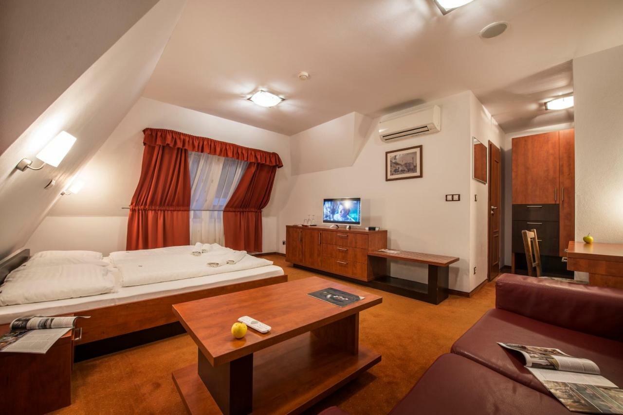 Garni Hotel Praha Trencsénteplic Kültér fotó